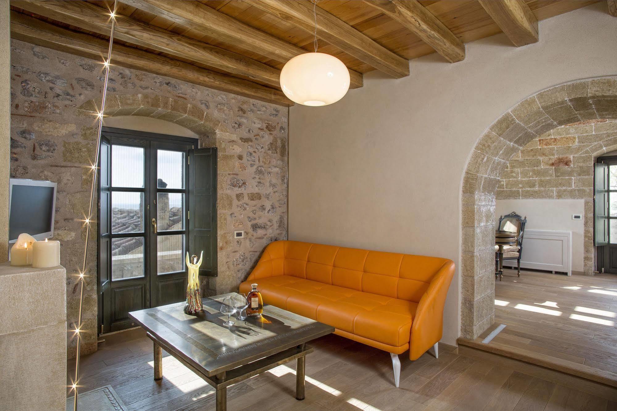 Moni Emvasis Luxury Suites Monemvasía Buitenkant foto
